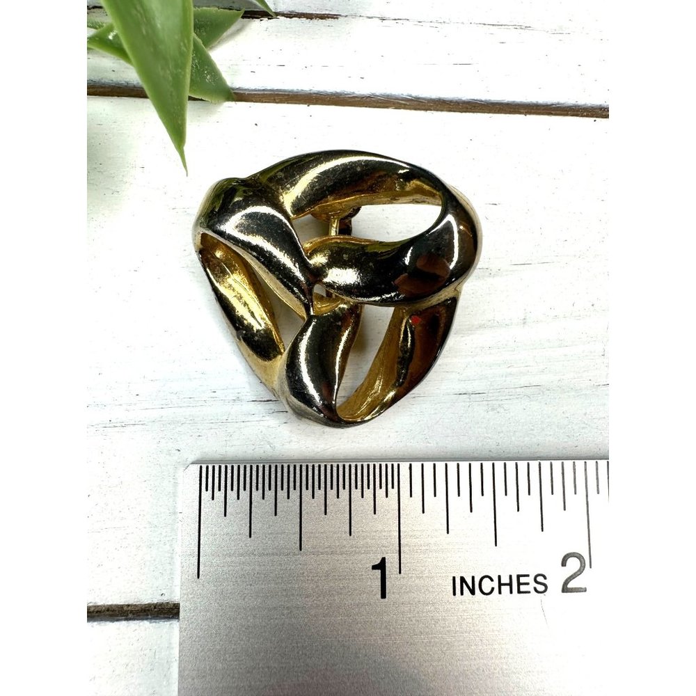 Vintage Gold Tone Knotted Clip On Earrings - Picture 4 of 4